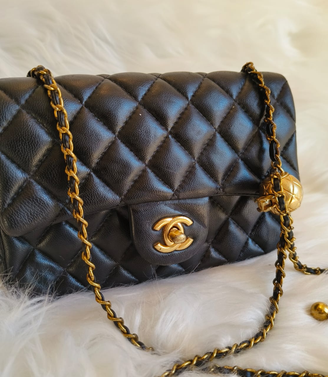 Designer Louis Vuitton Capucines Blue Velvet